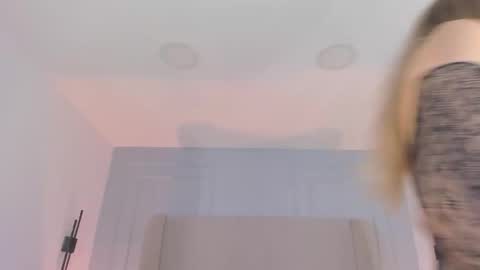 Chloe online show from May 22, 3:39 pm