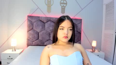 Snapshot of chloe_durand_ chatting on February 25, 7:47 pm chloe_durand_ online show from February 25, 7:47 pm