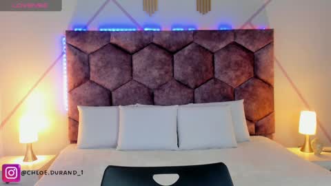Snapshot of chloe_durand_ chatting on October 8, 8:28 pm chloe_durand_ online show from October 8, 8:28 pm