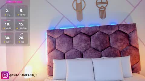 Snapshot of chloe_durand_ chatting on October 10, 9:25 pm chloe_durand_ online show from October 10, 9:25 pm