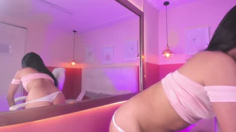 Snapshot of chloe_fischer chatting on January 22, 8:59 pm Chloe online show from January 22, 8:59 pm