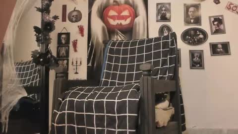 chloe_kisses online show from October 31, 12:06 pm