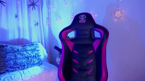 CLOE  online show from October 30, 11:05 pm