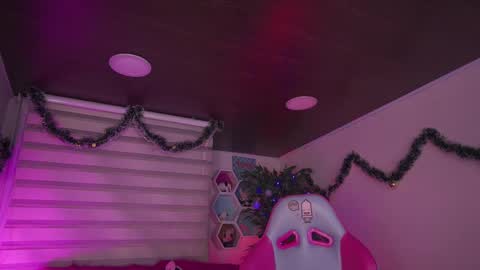 CLOE  online show from December 15, 10:58 pm