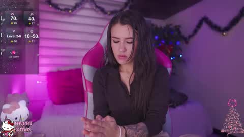 CLOE  online show from December 17, 5:08 pm