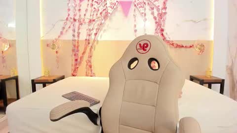  CHLOE  online show from February 9, 11:47 am