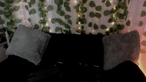 Snapshot of chloe_petite2 chatting on April 23, 12:29 pm Chloe online show from April 23, 12:29 pm