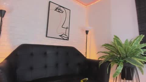 CHLOE online show from April 1, 1:41 pm