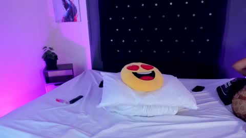 Snapshot of chloe_sterling chatting on April 28, 2:27 am chloe_sterling online show from April 28, 2:27 am