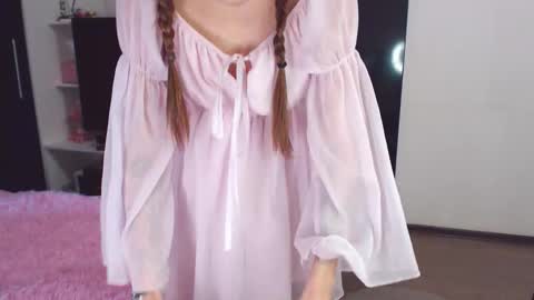 Snapshot of chloe_sunny chatting on September 18, 12:40 pm Chloe online show from September 18, 12:40 pm