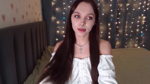 Snapshot of chloe_sunny chatting on February 13, 2:35 pm Chloe online show from February 13, 2:35 pm