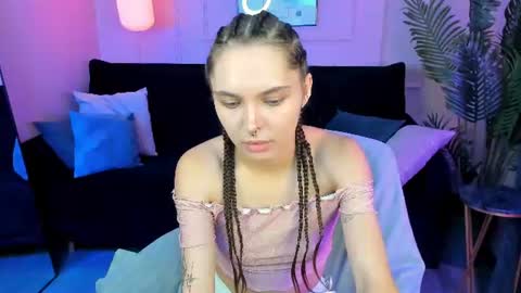 Snapshot of chloe_sunny chatting on June 28, 7:14 am Chloe online show from June 28, 7:14 am