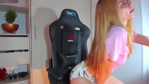 Chloe Miller  online show from November 5, 10:32 pm