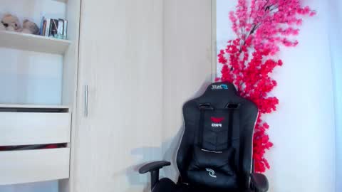 Chloe Miller  online show from February 4, 2:06 am