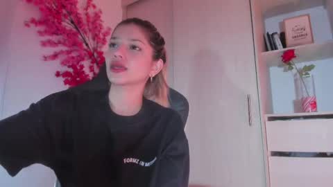 Chloe Miller  online show from May 13, 3:37 am