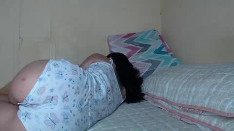 Snapshot of chloe_vahos chatting on December 6, 4:06 pm Chloe online show from December 6, 4:06 pm