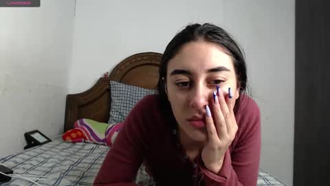 Snapshot of chloe_vahos chatting on December 15, 3:42 pm Chloe online show from December 15, 3:42 pm