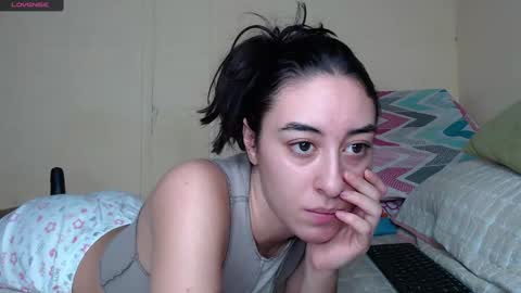 Snapshot of chloe_vahos chatting on December 26, 3:20 pm Chloe online show from December 26, 3:20 pm