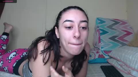 Snapshot of chloe_vahos chatting on January 4, 1:42 pm Chloe online show from January 4, 1:42 pm