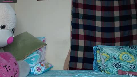 Snapshot of chloe_vahos chatting on January 20, 6:43 pm Chloe online show from January 20, 6:43 pm