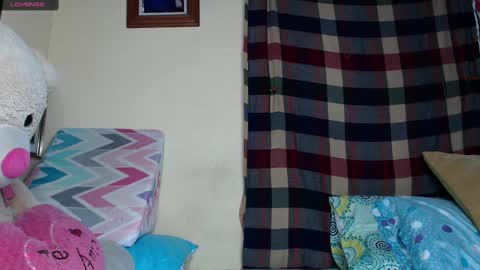 Snapshot of chloe_vahos chatting on January 28, 6:17 pm Chloe online show from January 28, 6:17 pm