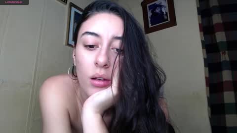 Snapshot of chloe_vahos chatting on February 11, 12:06 am Chloe online show from February 11, 12:06 am