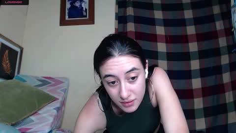 Snapshot of chloe_vahos chatting on February 12, 8:29 pm Chloe online show from February 12, 8:29 pm