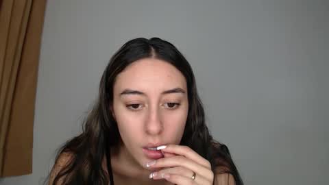 Snapshot of chloe_vahos chatting on September 19, 10:21 pm Chloe online show from September 19, 10:21 pm