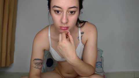 Snapshot of chloe_vahos chatting on September 23, 10:35 pm Chloe online show from September 23, 10:35 pm