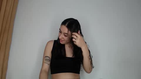 Snapshot of chloe_vahos chatting on September 25, 9:40 pm Chloe online show from September 25, 9:40 pm