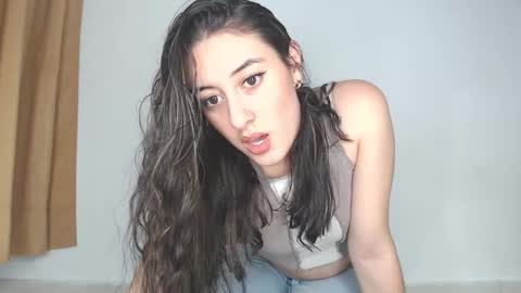 Snapshot of chloe_vahos chatting on October 4, 9:57 pm Chloe online show from October 4, 9:57 pm