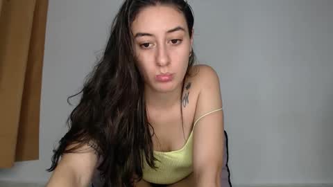 Snapshot of chloe_vahos chatting on October 10, 12:31 am Chloe online show from October 10, 12:31 am