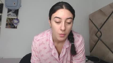 Snapshot of chloe_vahos chatting on October 10, 1:32 pm Chloe online show from October 10, 1:32 pm