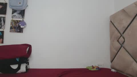 Snapshot of chloe_vahos chatting on November 13, 5:01 pm Chloe online show from November 13, 5:01 pm