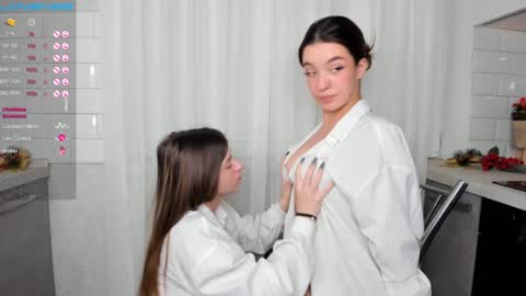 Megan and Jeniffer online show from December 22, 1:22 pm