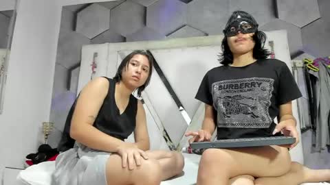 chloeandterra online show from May 11, 4:04 pm