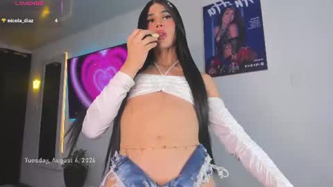 Im Chloe    independent account      online show from August 4, 11:13 am