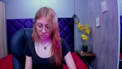 chloecampbell03 online show from October 9, 3:10 pm