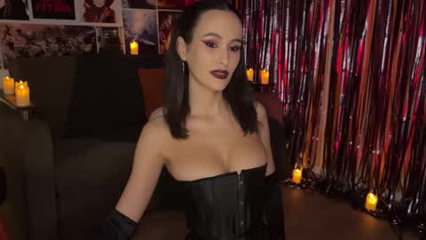 chloe online show from October 25, 10:48 pm