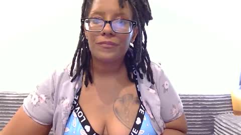 Snapshot of chloeclapper24 chatting on March 15, 3:12 am Chloe online show from March 15, 3:12 am