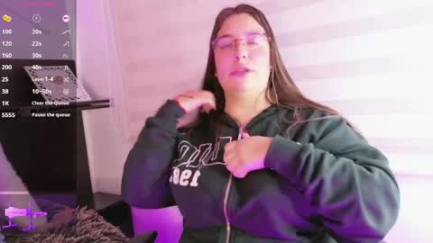 Snapshot of chloee_as_ chatting on May 26, 11:01 pm chloee_as_ online show from May 26, 11:01 pm