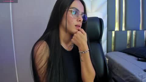 Snapshot of chloeharper_ chatting on April 19, 6:10 pm Chloe Harper online show from April 19, 6:10 pm