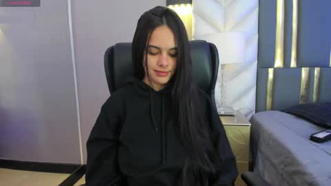 Snapshot of chloeharper_ chatting on April 20, 11:46 am Chloe Harper online show from April 20, 11:46 am
