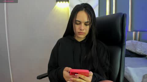Snapshot of chloeharper_ chatting on April 21, 11:49 am Chloe Harper online show from April 21, 11:49 am