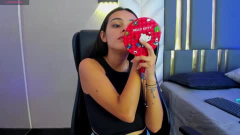 Snapshot of chloeharper_ chatting on April 23, 12:29 pm Chloe Harper online show from April 23, 12:29 pm