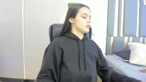 Snapshot of chloeharper_ chatting on May 6, 11:37 am Chloe Harper online show from May 6, 11:37 am