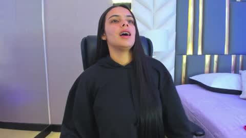 Snapshot of chloeharper_ chatting on May 9, 11:48 am Chloe Harper online show from May 9, 11:48 am