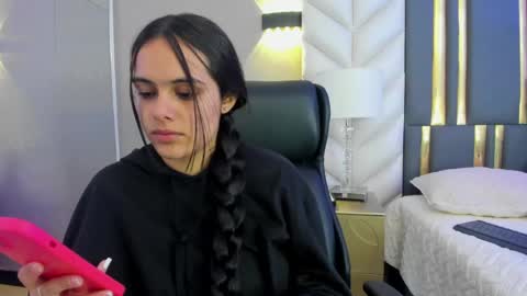 Snapshot of chloeharper_ chatting on May 13, 11:51 am Chloe Harper online show from May 13, 11:51 am