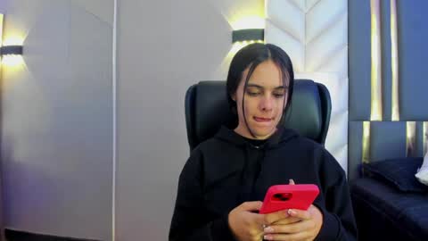 Snapshot of chloeharper_ chatting on May 14, 11:50 am Chloe Harper online show from May 14, 11:50 am