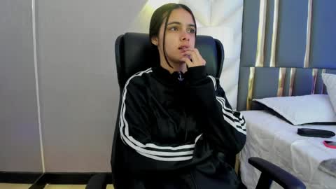 Snapshot of chloeharper_ chatting on May 25, 11:49 am Chloe Harper online show from May 25, 11:49 am